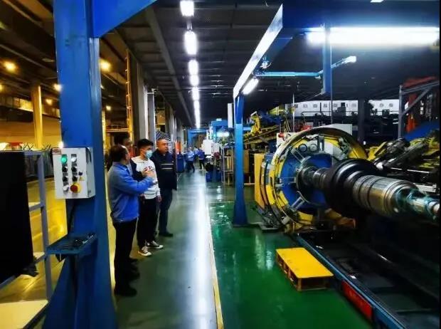 來訪專家與萬力軌道輪胎項目、質(zhì)量管理等相關(guān)負責(zé)人