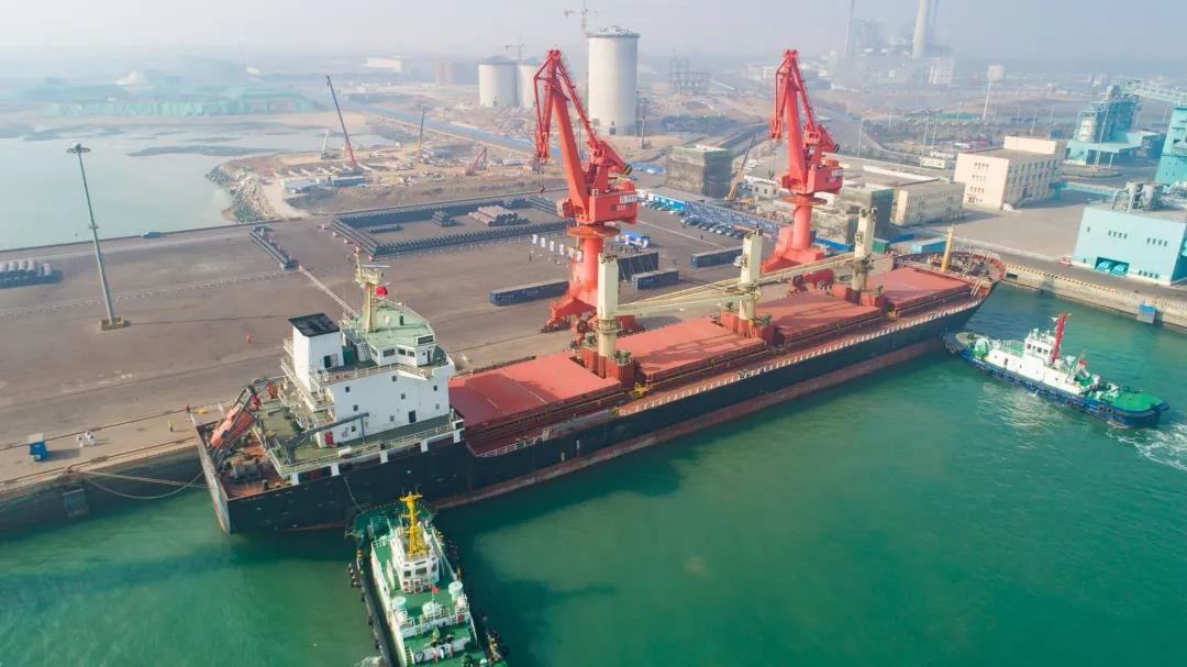 山東港口阿聯(lián)酋輪胎海外倉(cāng)“青島港—阿布扎比”件雜貨首船起航 山東港口阿聯(lián)酋輪胎海外倉(cāng)“青島港—阿布扎比”件雜貨首船起航