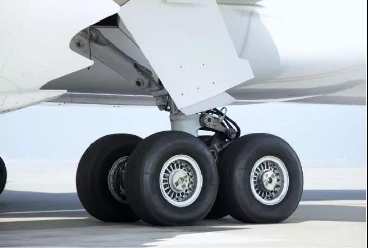 對航空輪胎在大載荷與高加速下進(jìn)行動力特性測試 對航空輪胎在大載荷與高加速下進(jìn)行動力特性測試