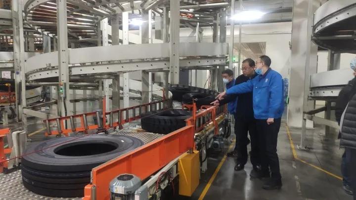 胡建華書記率隊(duì)赴貴州輪胎開展 “大數(shù)據(jù)企業(yè)服務(wù)年活動” 胡建華書記率隊(duì)赴貴州輪胎開展 “大數(shù)據(jù)企業(yè)服務(wù)年活動”