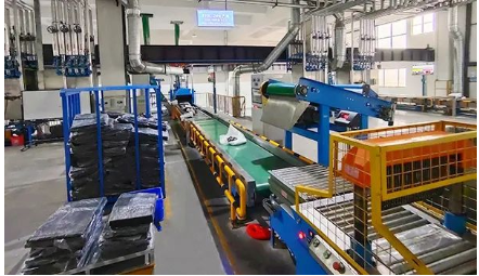 項目備案產(chǎn)品產(chǎn)能為年產(chǎn)10萬噸混煉膠、3萬噸預(yù)分散母膠粒、9萬噸橡膠、橡塑制品(2000萬件/套)。計劃分兩期建設(shè)。